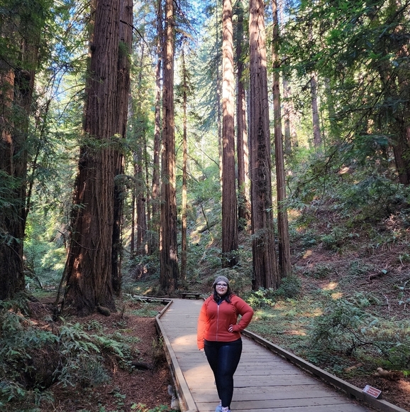 Meet your Posher, Sariah - Picture 1 of 1